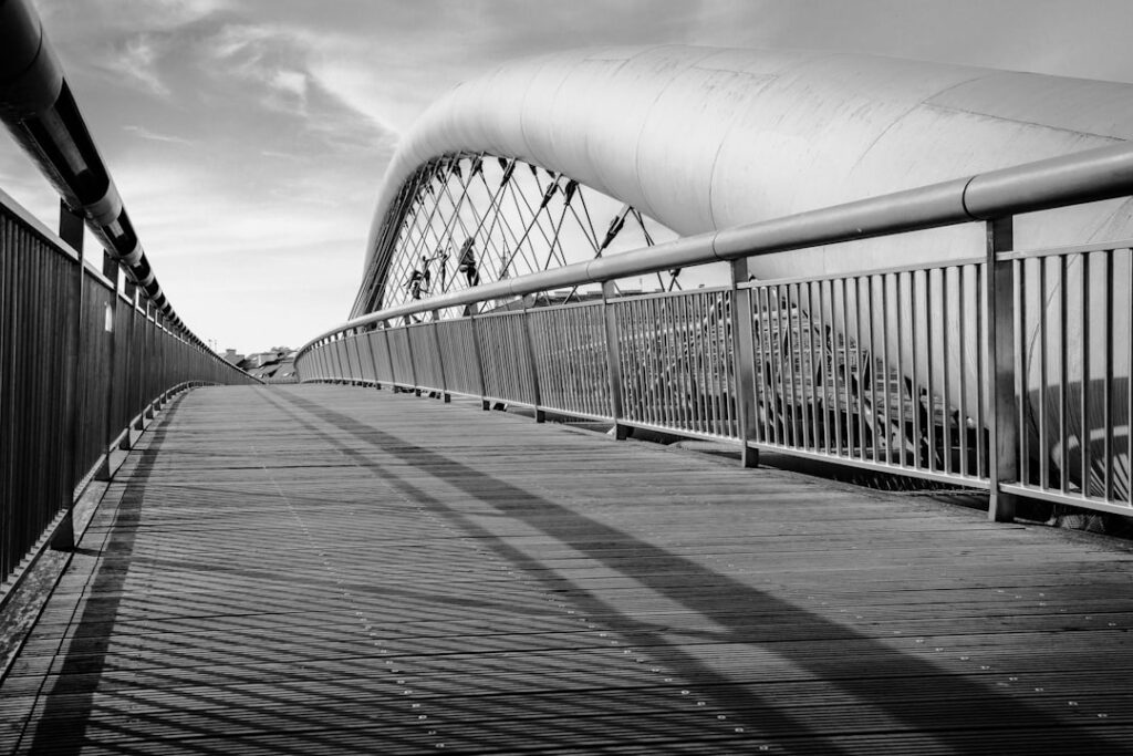 The Father Bernatek Bridge connects the Jewish quarter with the Podgorze district (where there are the Schindler Factory and the Ghetto Heroes Square).